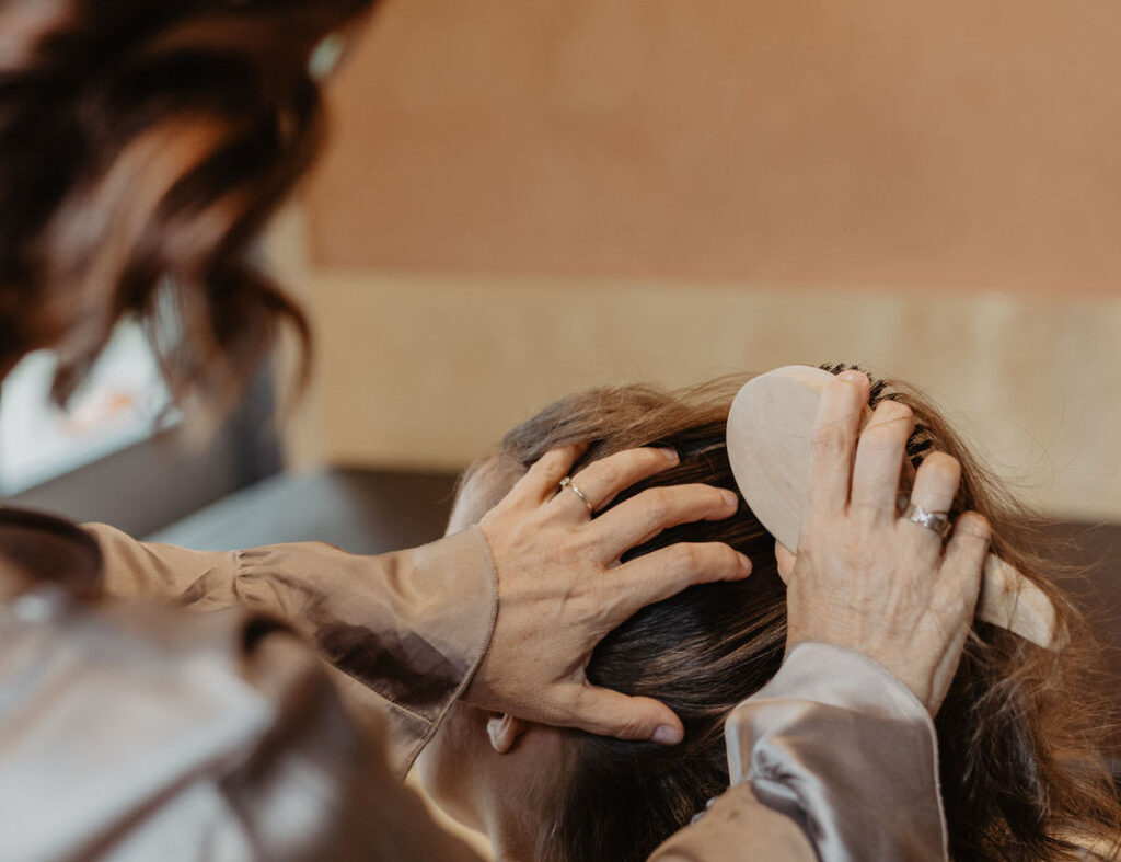 susan_fischer_haarwuchsspezialistin_energetische_haarbehandlung